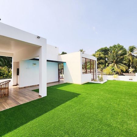 The Elegance Hotel Kalutara Exterior photo