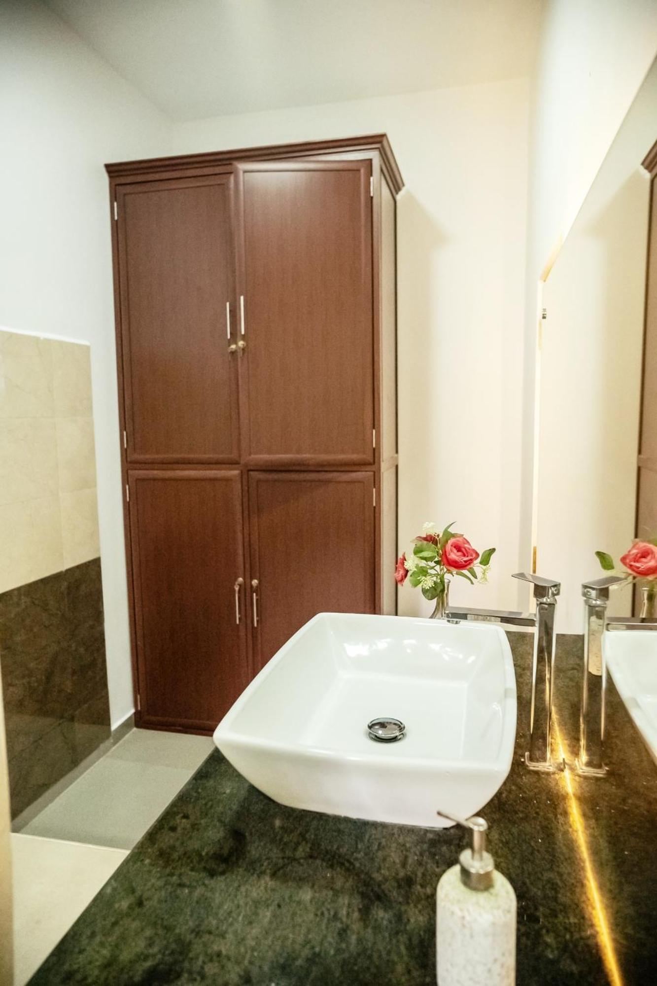 The Elegance Hotel Kalutara Exterior photo